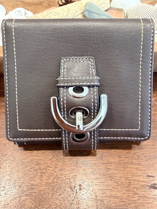 Coach Handbags - Vintage Coach Hamptons Soho Buckle Compact Wallet, mint condition!
